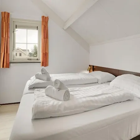 In South Holland With Private Jetty * Simonshaven