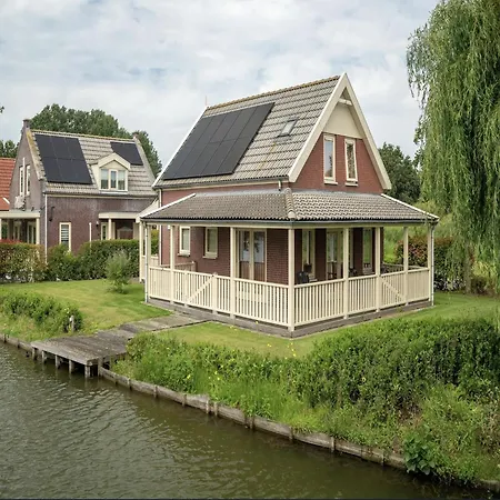 In South Holland With Private Jetty Simonshaven