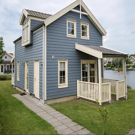 On The Water With Veranda Holiday home *