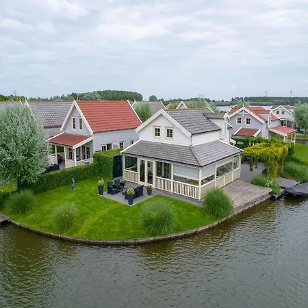 In South Holland With Private Jetty