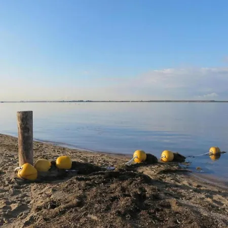 Nyaraló In South Holland With Private Jetty