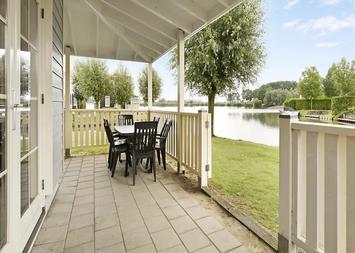 In South Holland With Private Jetty Feriehus *