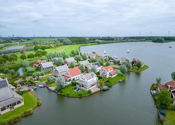 In South Holland With Private Jetty Feriehus Simonshaven