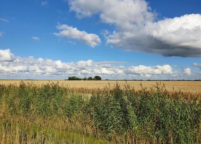 In South Holland With Private Jetty Simonshaven