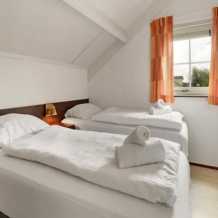 In South Holland With Private Jetty Simonshaven