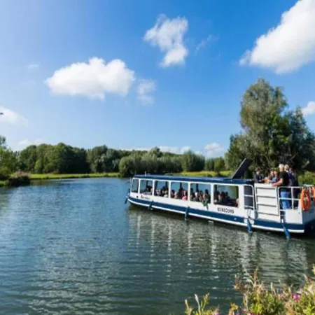 In South Holland With Private Jetty Semesterbostad Simonshaven