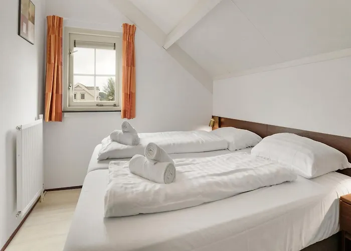 In South Holland With Private Jetty * Simonshaven