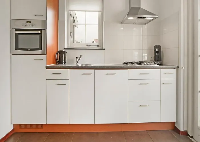 In South Holland With Private Jetty Simonshaven