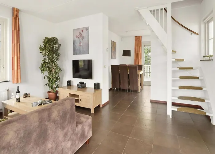 In South Holland With Private Jetty * Simonshaven